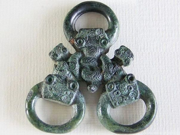 Bronze triple ring with reptilian creatures - (2456)